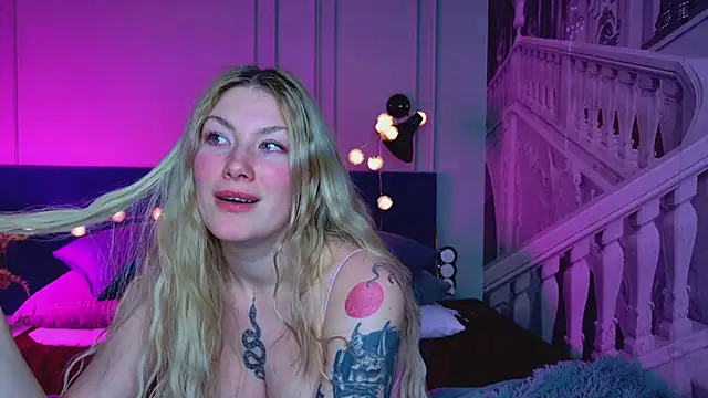 Snapshot of Liv_Fay chatting on 03-08-25, 12:44 Liv Fay online show from 03-08-25, 12:44