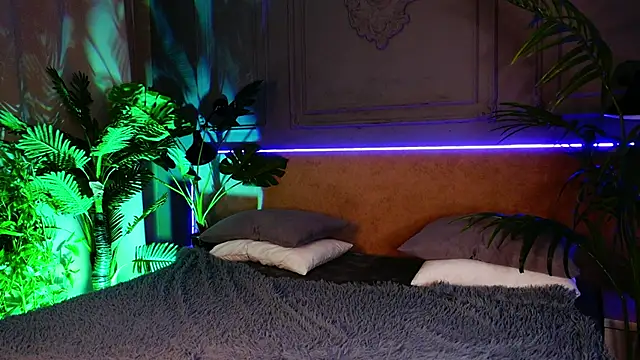 Snapshot of Liv_Fay chatting on 03-19-25, 08:32 Liv Fay online show from 03-19-25, 08:32