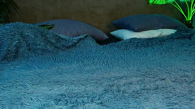 Snapshot of Liv_Fay chatting on 03-20-25, 08:40 Liv Fay online show from 03-20-25, 08:40