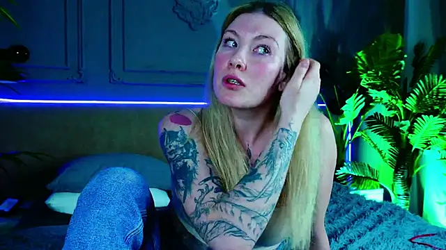 Snapshot of Liv_Fay chatting on 03-22-25, 12:17 Liv Fay online show from 03-22-25, 12:17