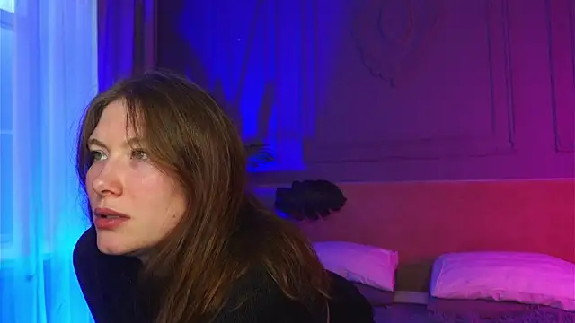 Snapshot of Liv_Fay chatting on 09-20-25, 02:40 Liv Fay online show from 09-20-25, 02:40