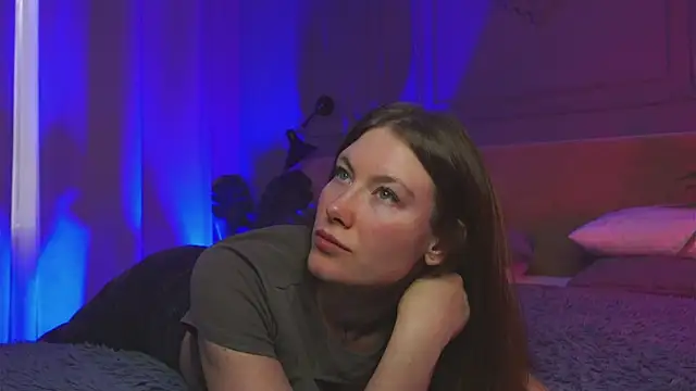 Snapshot of Liv_Fay chatting on 09-27-25, 03:06 Liv Fay online show from 09-27-25, 03:06