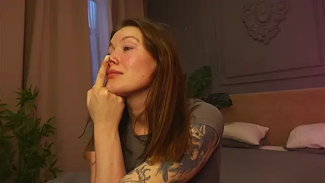 Snapshot of Liv_Fay chatting on 10-11-25, 02:59 Liv Fay online show from 10-11-25, 02:59