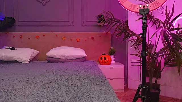 Snapshot of Liv_Fay chatting on 10-21-25, 03:46 Liv Fay online show from 10-21-25, 03:46