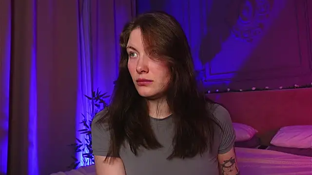 Liv Fay online show from 12-20-25, 02:35