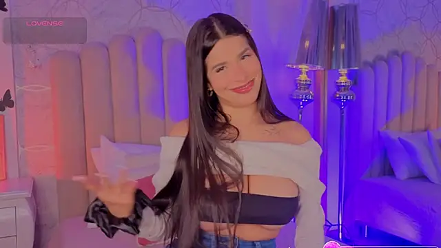 Snapshot of Iara_Smith1 chatting on 03-13-26, 12:23 Iara Smith1 online show from 03-13-26, 12:23