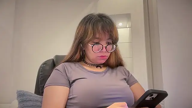 Snapshot of Pinkyrose111 chatting on 04-30-26, 10:47 Pinkyrose111 online show from 04-30-26, 10:47