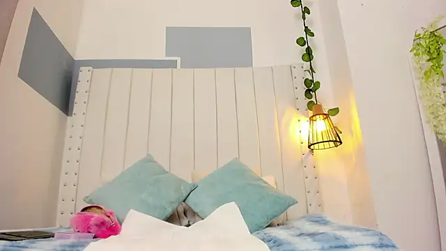 Snapshot of hannah_gray chatting on 09-12-25, 11:10 hannah gray online show from 09-12-25, 11:10