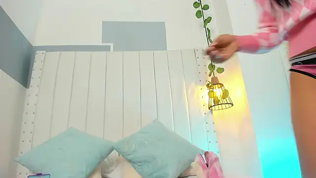 Snapshot of hannah_gray chatting on 10-06-25, 11:07 hannah gray online show from 10-06-25, 11:07