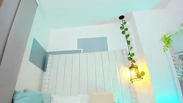 Snapshot of hannah_gray chatting on 10-17-25, 11:13 hannah gray online show from 10-17-25, 11:13