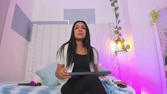 Snapshot of hannah_gray chatting on 10-21-25, 11:00 hannah gray online show from 10-21-25, 11:00