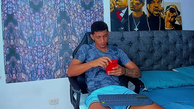 dominic smith  online show from 02-07-25, 01:58