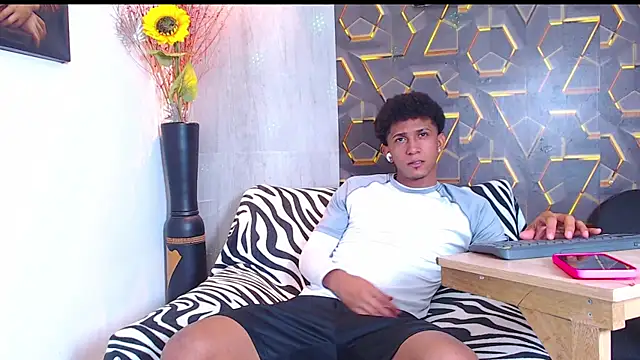 dominic smith  online show from 09-22-25, 10:56