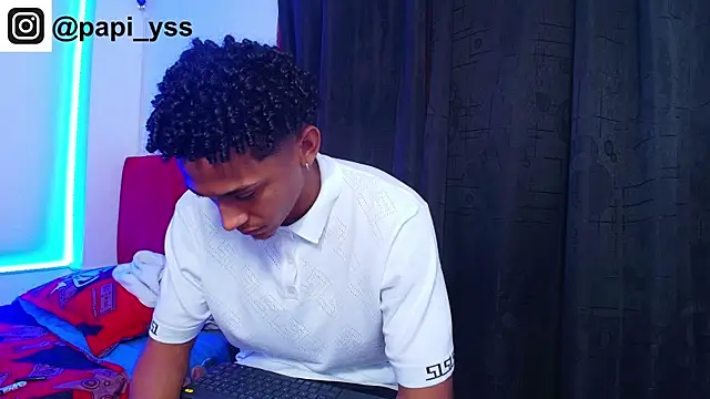 Snapshot of dominic_smith_ chatting on 11-12-25, 02:34 dominic smith online show from 11-12-25, 02:34