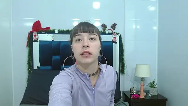 Snapshot of meloddy_collins chatting on 12-06-24, 01:11 meloddy collins online show from 12-06-24, 01:11