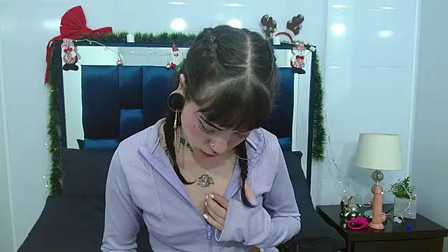Snapshot of meloddy_collins chatting on 12-06-24, 04:17 meloddy collins online show from 12-06-24, 04:17