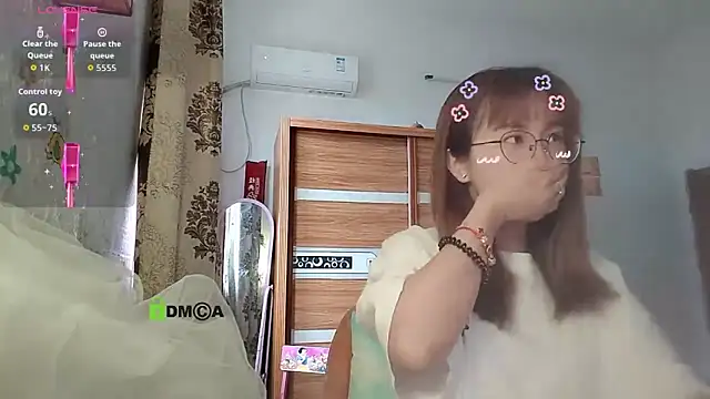 Snapshot of Lili_666 chatting on 03-27-26, 06:52 Lili 666 online show from 03-27-26, 06:52