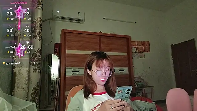 Snapshot of Lili_666 chatting on 04-11-26, 04:44 Lili 666 online show from 04-11-26, 04:44