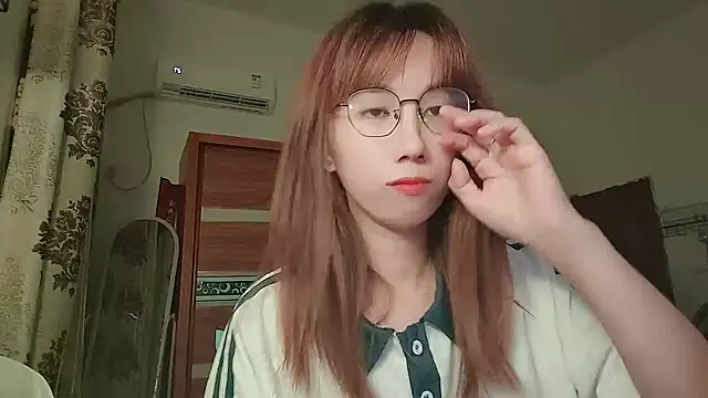 Snapshot of Lili_666 chatting on 05-18-26, 05:19 Lili 666 online show from 05-18-26, 05:19