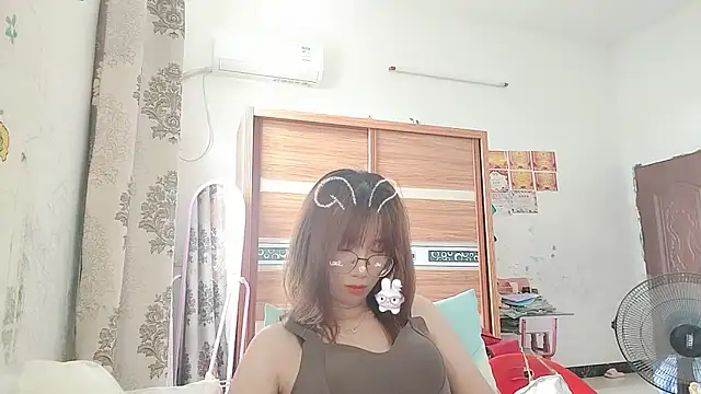 Snapshot of Lili_666 chatting on 05-27-26, 02:41 Lili 666 online show from 05-27-26, 02:41