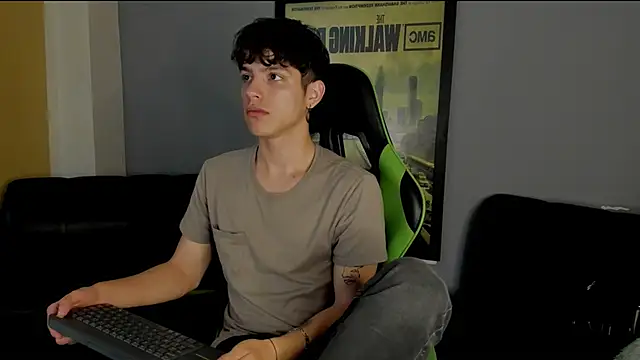 Snapshot of bravoboreal chatting on 12-03-24, 01:21 bravoboreal online show from 12-03-24, 01:21