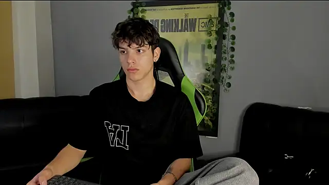 Snapshot of bravoboreal chatting on 12-12-24, 02:00 bravoboreal online show from 12-12-24, 02:00