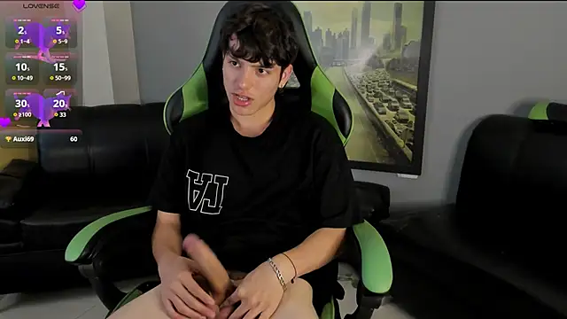 Snapshot of bravoboreal chatting on 12-18-24, 04:49 bravoboreal online show from 12-18-24, 04:49