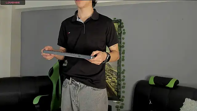 Snapshot of bravoboreal chatting on 12-27-24, 02:01 bravoboreal online show from 12-27-24, 02:01