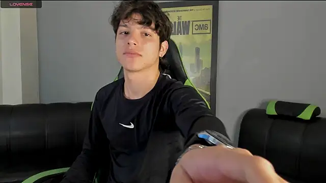 Snapshot of bravoboreal chatting on 01-07-25, 04:37 bravoboreal online show from 01-07-25, 04:37