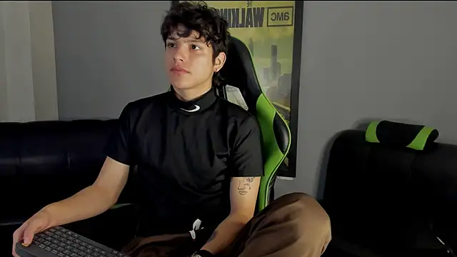 Snapshot of bravoboreal chatting on 01-13-25, 01:39 bravoboreal online show from 01-13-25, 01:39