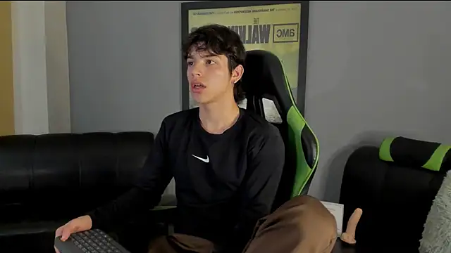 Snapshot of bravoboreal chatting on 01-14-25, 05:23 bravoboreal online show from 01-14-25, 05:23