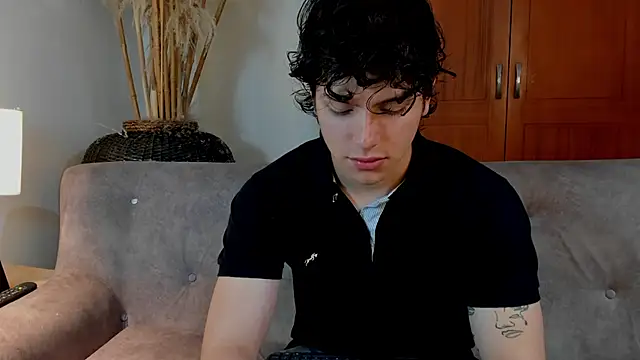 Snapshot of bravoboreal chatting on 10-18-25, 02:18 bravoboreal online show from 10-18-25, 02:18