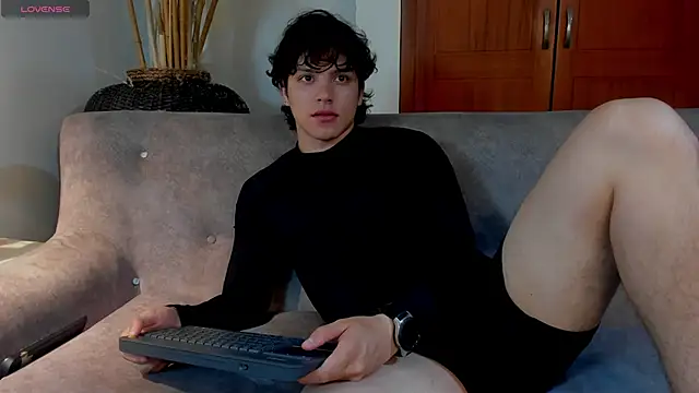 Snapshot of bravoboreal chatting on 10-20-25, 07:36 bravoboreal online show from 10-20-25, 07:36