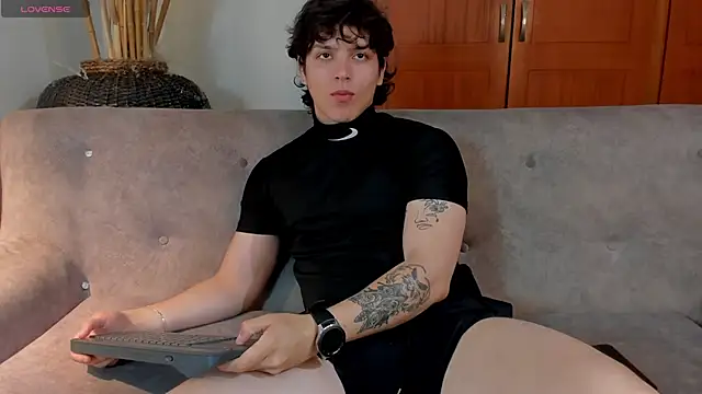 Snapshot of bravoboreal chatting on 10-21-25, 07:58 bravoboreal online show from 10-21-25, 07:58