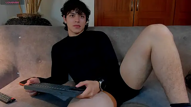 Snapshot of bravoboreal chatting on 10-22-25, 08:19 bravoboreal online show from 10-22-25, 08:19