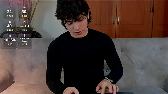 Snapshot of bravoboreal chatting on 10-28-25, 07:49 bravoboreal online show from 10-28-25, 07:49