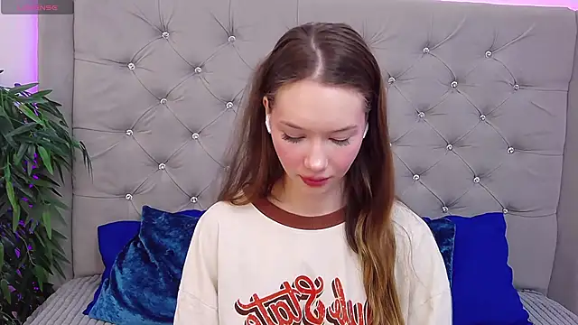 Snapshot of KateVon chatting on 03-22-25, 03:30 KateVon online show from 03-22-25, 03:30