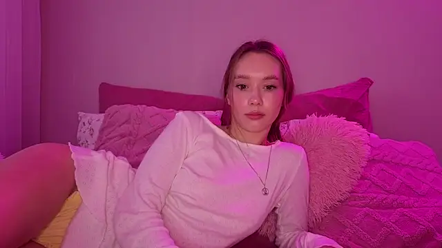 Snapshot of KateVon chatting on 10-02-25, 01:29 KateVon online show from 10-02-25, 01:29