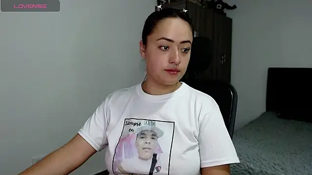 jjulietha95 online show from 12-18-25, 05:13