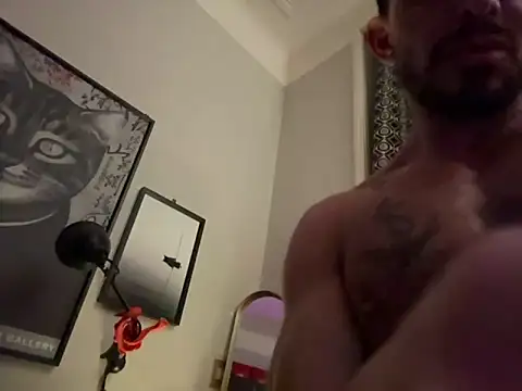 Snapshot of italian8764 chatting on 11-12-25, 03:29 italian8764 online show from 11-12-25, 03:29