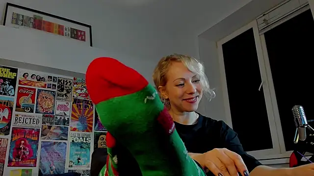 Snapshot of LylithSkye chatting on 01-04-25, 11:54 LylithSkye online show from 01-04-25, 11:54