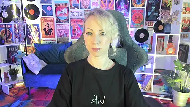 Snapshot of LylithSkye chatting on 01-18-25, 11:32 LylithSkye online show from 01-18-25, 11:32