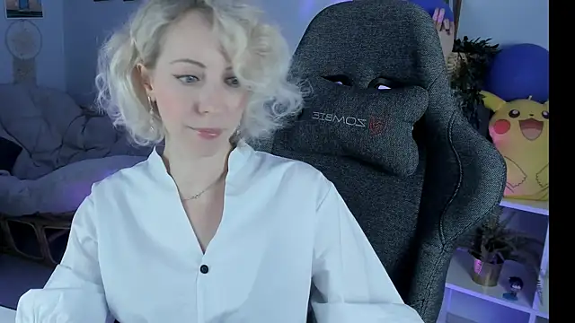 Snapshot of LylithSkye chatting on 02-01-25, 12:05 LylithSkye online show from 02-01-25, 12:05