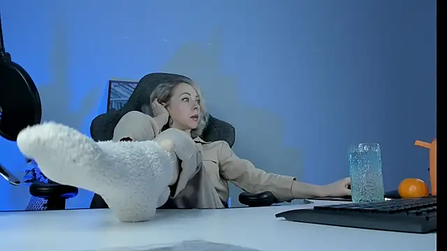 Snapshot of LylithSkye chatting on 02-02-25, 11:19 LylithSkye online show from 02-02-25, 11:19
