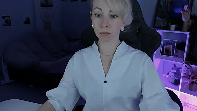 Snapshot of LylithSkye chatting on 02-05-25, 10:51 LylithSkye online show from 02-05-25, 10:51