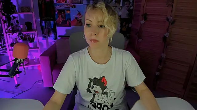 Snapshot of LylithSkye chatting on 03-06-25, 11:36 LylithSkye online show from 03-06-25, 11:36