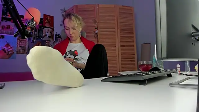 Snapshot of LylithSkye chatting on 03-06-25, 02:40 LylithSkye online show from 03-06-25, 02:40