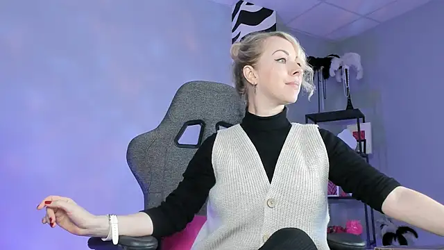 Snapshot of LylithSkye chatting on 01-17-26, 11:26 LylithSkye online show from 01-17-26, 11:26