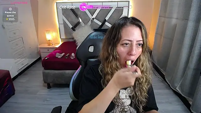 Snapshot of miss_hanna07 chatting on 02-21-25, 01:22 miss hanna07 online show from 02-21-25, 01:22