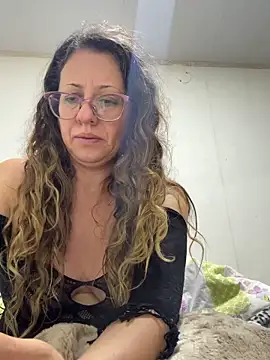 miss hanna07 online show from 12-17-25, 10:21